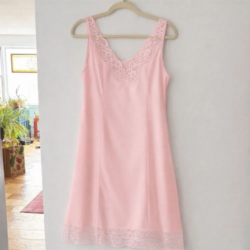 🎀Vintage Deadstock🎀 Elegant Baby Pink Lace Trim Nightie Slip Dress Chemise Lg